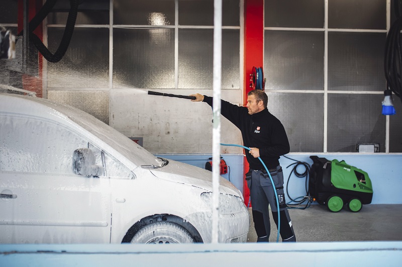 Salvation Army Opens Car Wash in Norway