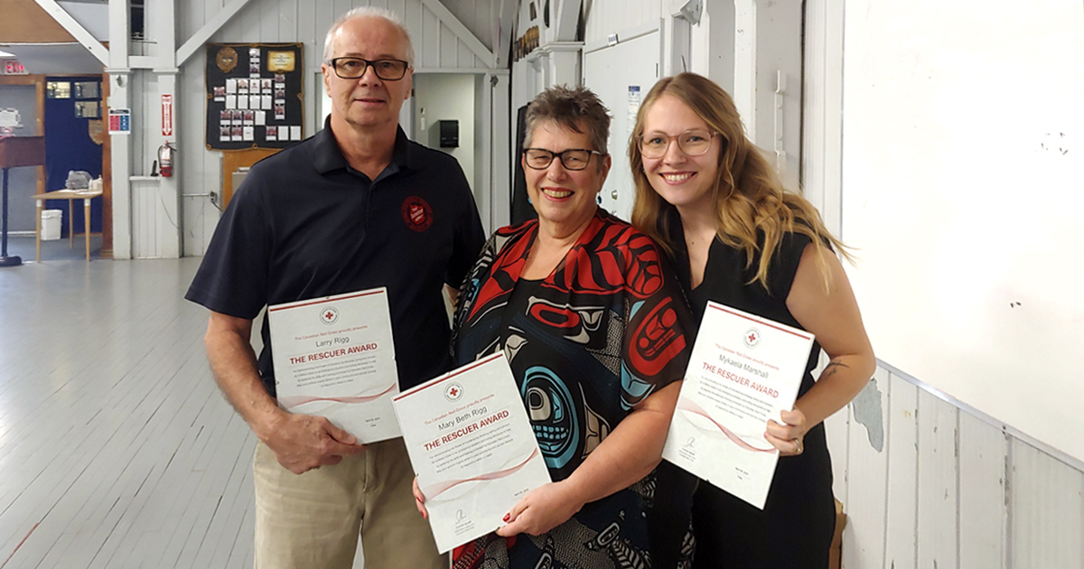 From left, Larry and Mary Beth Rigg and Mykaela Marshall receive the Rescuer Award from the Canadian Red Cross after taking quick action in response to a medical emergency